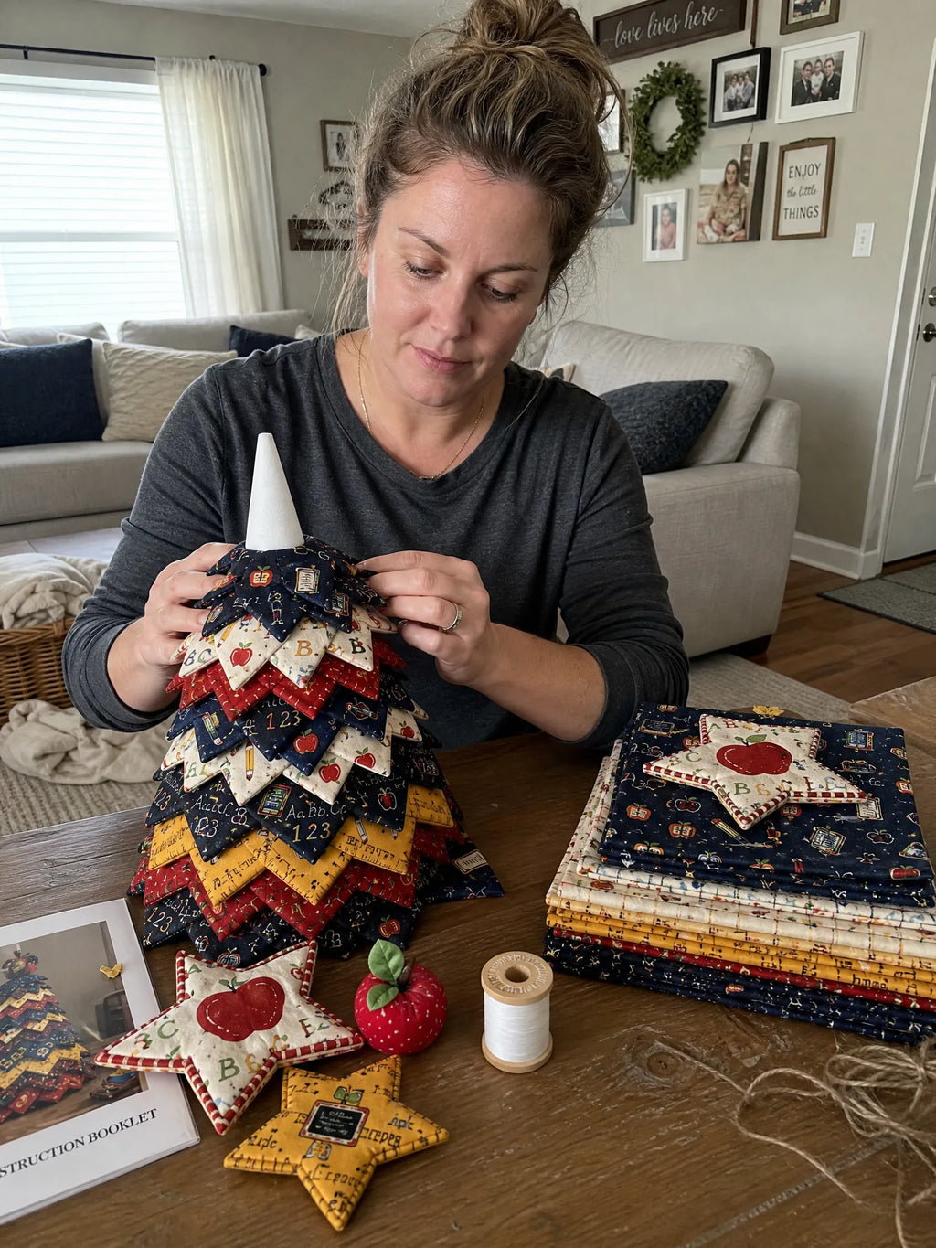 🎄Americana Christmas Tree Quilt Kit – Easy Layered Fabric Holiday Décor for Quilting Lovers